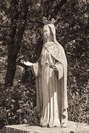 La vierge accueillante du sanctuaire de Cotignac