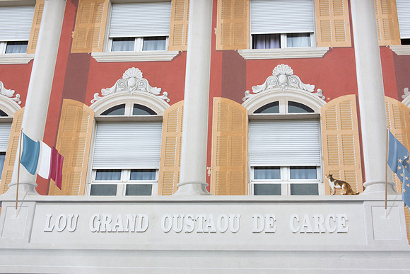 Les fenêtres peintes de Carcès