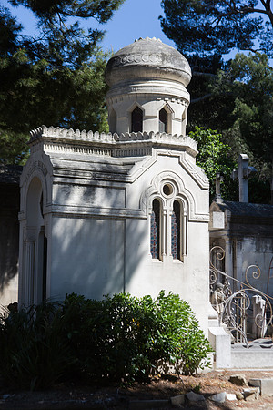 Tombe orientale au cimetière Saint-Pierre