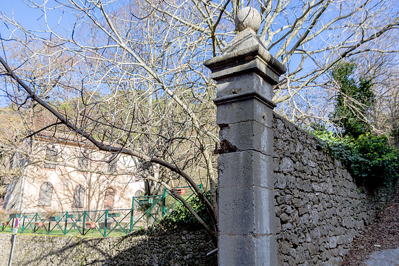 L'entrée du château de Mazaugues