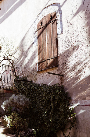 Façade et volets à Mazaugues