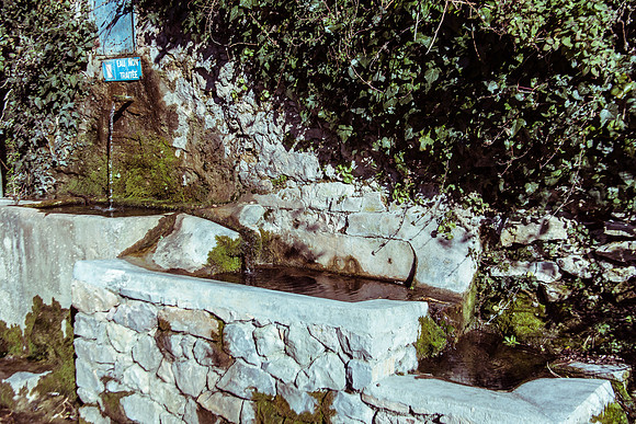 Mazaugues et sa fontaine à étages