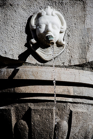 Tête de fontaine à Mazaugues