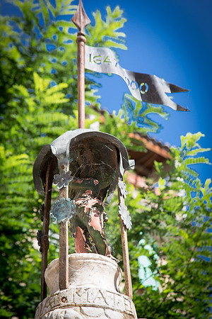 Détail de la fontaine de la Mairie à Cotignac