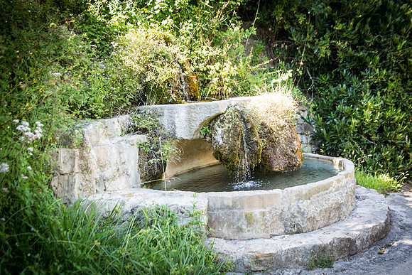 Ancienne fontaine du Val
