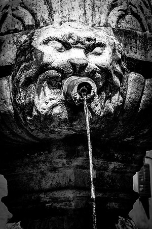 L'ancienne fontaine de la Mairie à Cotignac