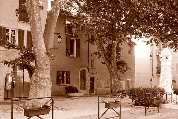 Une place au Val