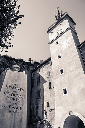 La Place de la Mairie à Cotignac