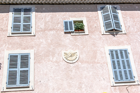 Jolie façade de maison à Camps la Source