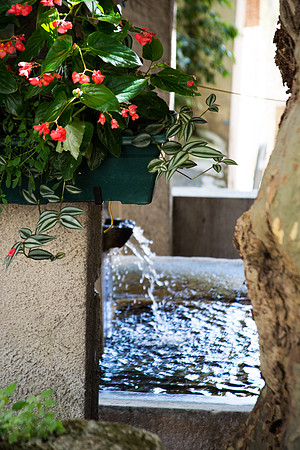 Jaillissement d'une fontaine à Barjols