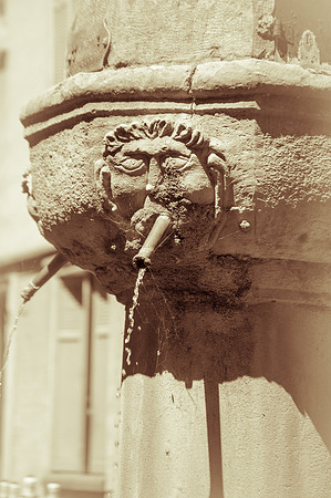 Détail d'une fontaine de Correns