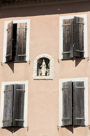 Une façade de Correns