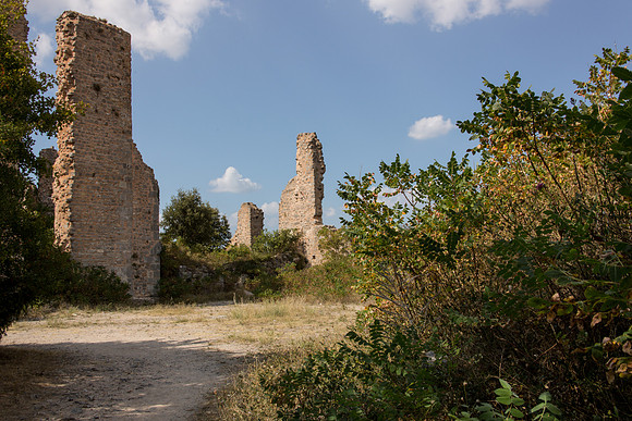 Ruines du château de Valbelle à Tourves