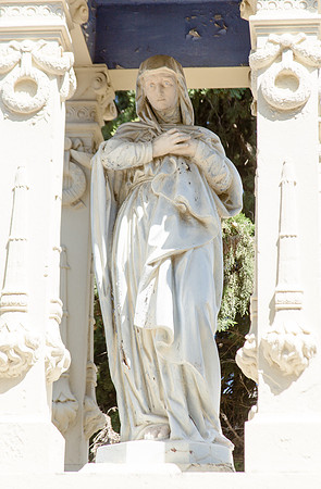Une vierge au cimetière Saint-Pierre