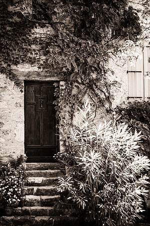 Une vieille porte de Fox-Amphoux