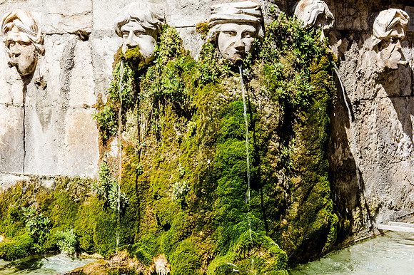 Superbe fontaine à Tourves