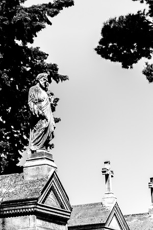 Pinacle au cimetière Saint-Pierre
