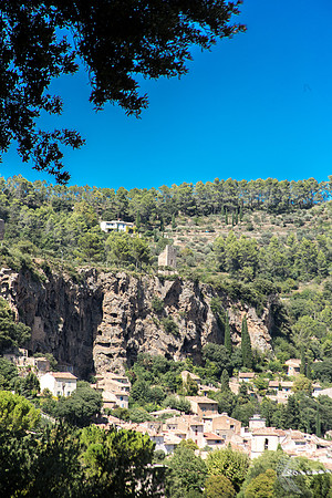 Dans les ruelles de Cotignac