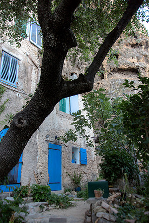Façade d'une maison de Cotignac