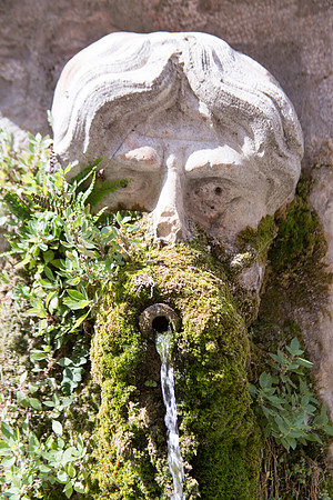 Superbe fontaine à Tourves