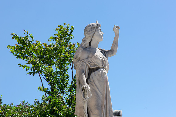 Statie inspirée au cimetière Saint-Pierre