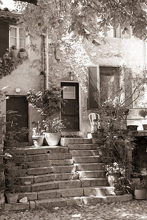 Escaliers d'une ancienne maison de Fox-Amphoux